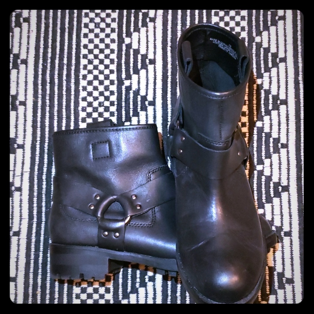Black biker boots